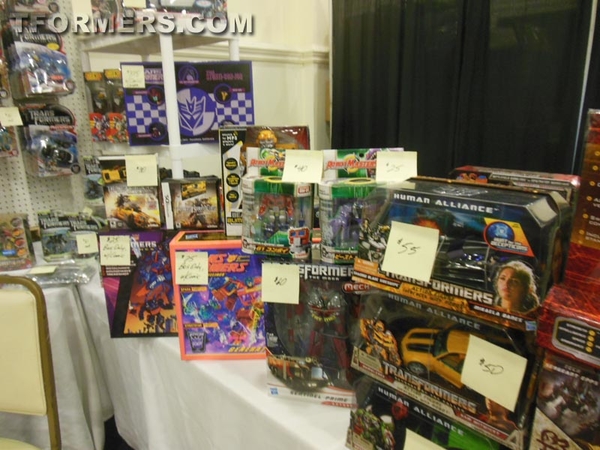 BotCon 2013   The Transformers Convention Dealer Room Image Gallery   OVER 500 Images  (322 of 582)